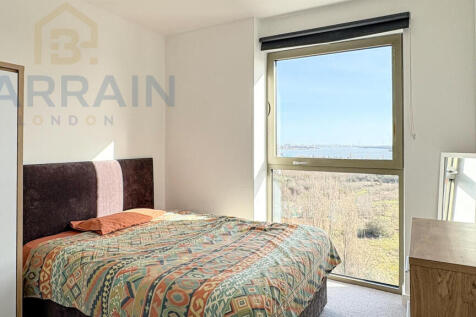 Flat for Sale in Custom House E6 by Barrain london