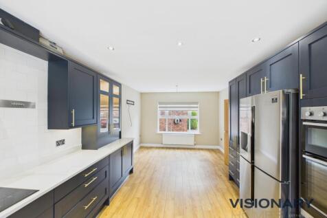 CAM03522G0-PR0216-STILL015