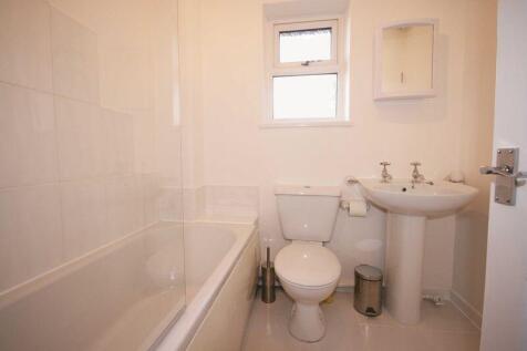 PLEASE TELEPHONE FOR VIEWINGS Henley Crt, Bispham Road, Blackpool photo 5