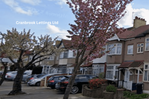 Spacious Three-Bedroom in Roll Gardens, Ilford IG
