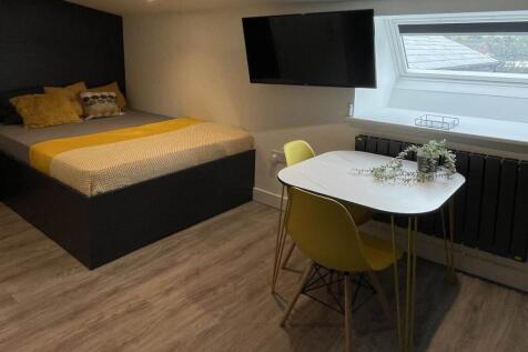 Studio 5 Bed
