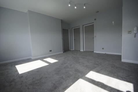 Spacious Lounge 