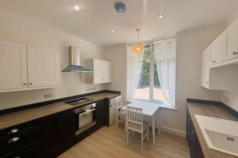 Brantridge Lane, Staplefield Court photo 3
