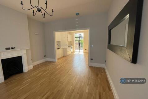 Open Plan Louge/Kitchen Area