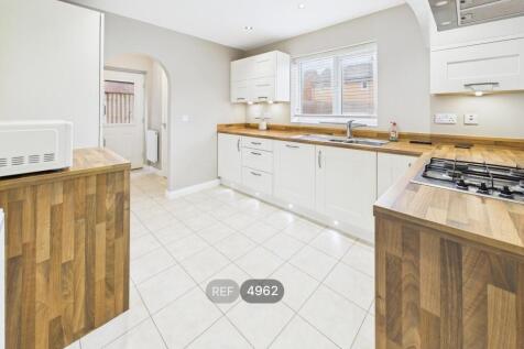 Kitchen / Dining Area