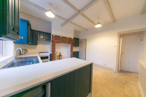 Kitchen &amp; dining room