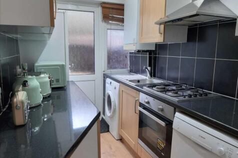 Rosewood Avenue, Greenford photo 4