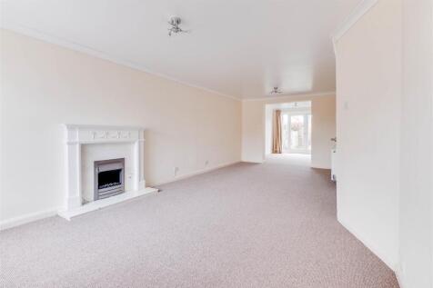 Woodfall Lane, Little Neston, Neston photo 3
