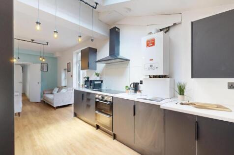 6-bed house on Rusholme Place, Manchester, £3,770/mo
