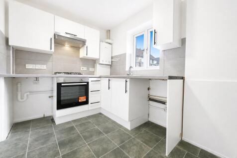 Tudor Court, Noak Bridge, Basildon, Essex, SS15 photo 3