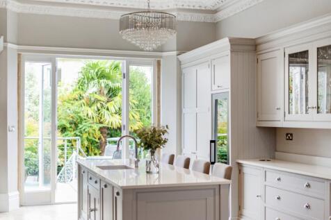 7 bed, 4 bath Detached in Bristol - Photo 8