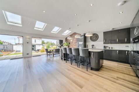 Open Plan Kitchen / Dining / Living Room