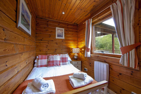 1Z6E0868 carrick Bedroom