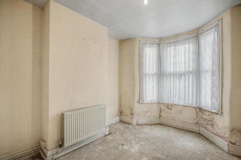 Ground Floor Flat, 53 Carnarvon Road, Leyton, E10 6DW