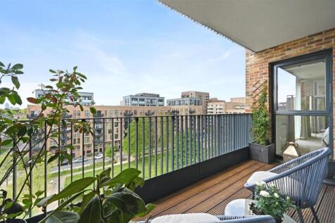 27, Trevillion Mansions - Balcony24 (1).JPG
