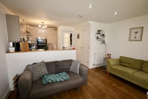 Dining area through to kitchen