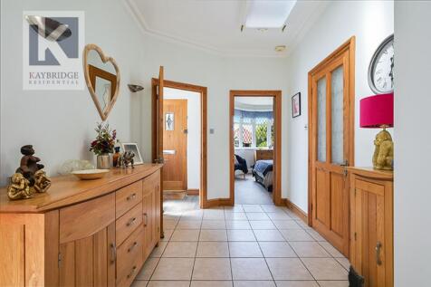 The Warren, Worcester Park - KT4 7DL