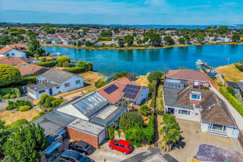 WATERFRONTAGE, MUD RIGHTS, MOORINGS AND INDOOR SW