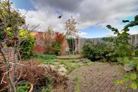 Garden Queens Road - Matt Clinton EweMove Kenilwor
