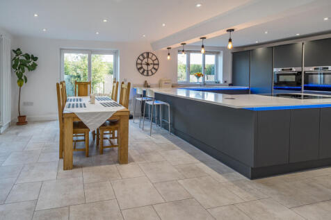 Kitchen/Dining Rm
