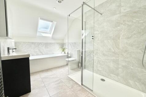 Main Bedroom En-Suite