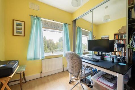 Whitehall Gardens, E4