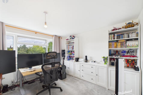 CAM03218G0-PR0634-STILL008