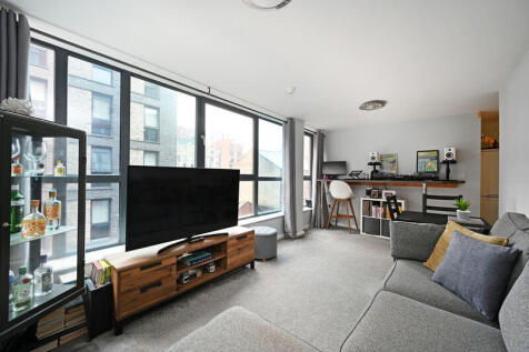 Open Plan Living / Dining 