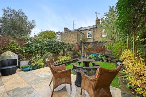 Bradmore Park Road - GardenC1 (1).JPG