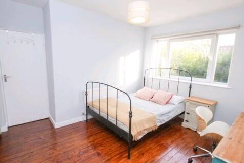 Large &amp; Double rooms in Flat share