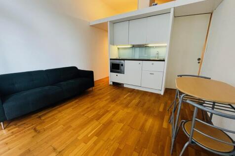 SPACIOUS STUDIO IN AWARD WINNING DEVELOPMENT