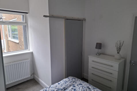 Grimsby, DN32 photo 3