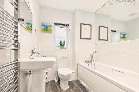 EWEMOVE SOUTH MOLTON - FAMILY BATHROOM