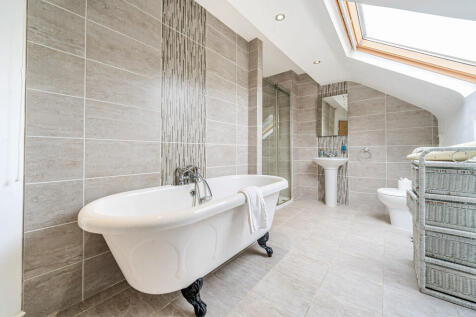 Second Floor Bath...