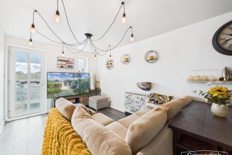 LIVING/DINING AREA
