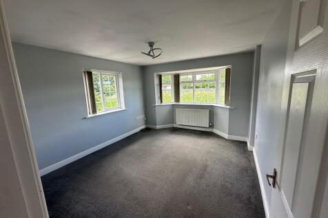 Low Road West, Warmsworth, DONCASTER photo 5