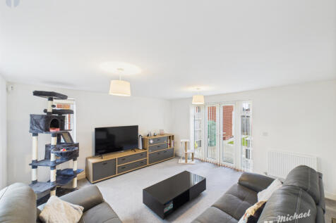 CAM03218G0-PR0644-STILL016