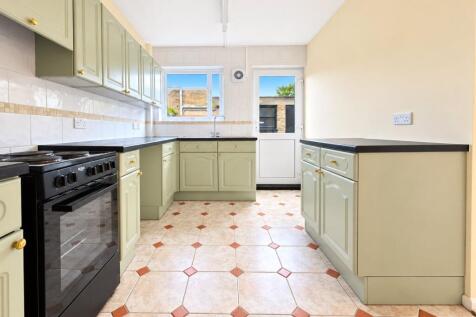 Royston Avenue, Southend-On-Sea, Essex, SS2 photo 4