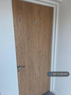 Flat a Entrance
