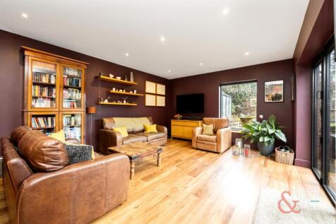 Tredcroft Road, 4-015.jpg