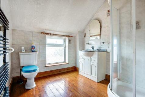 EN SUITE SHOWER ROOM