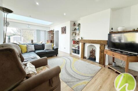 Living Room/ Dining Area