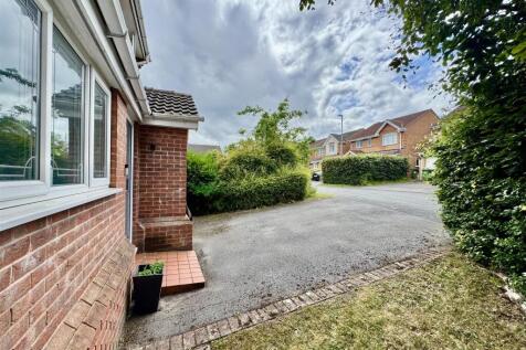 EXTERNAL FRONT AND DRIVEWAY