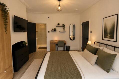 Room 1 at £800pcm