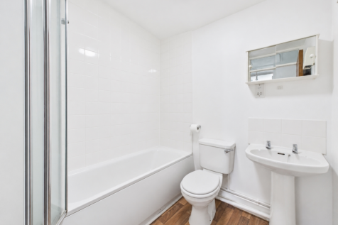 Flat 2 221 High Street, Cheltenham photo 2
