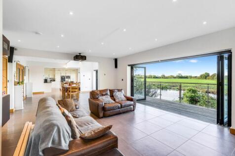 Open-Plan Kitchen, Dining &amp; Living Area