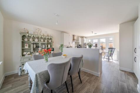 Open-Plan Dining Ktichen 