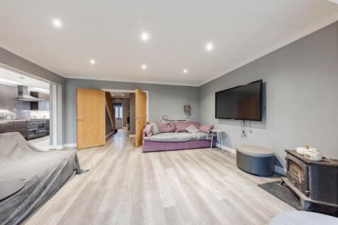 Living Room (2)