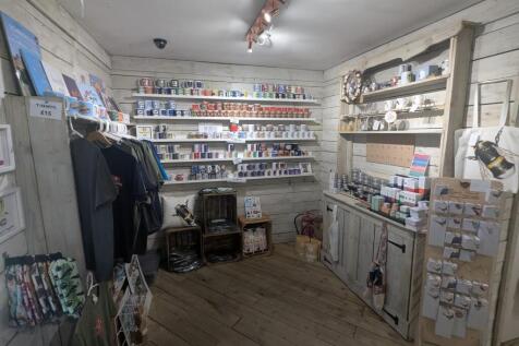 Retail Property (high street) to rent Image 8