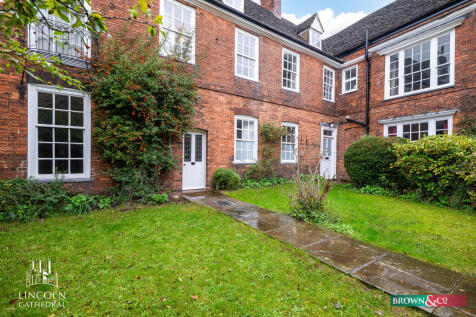 Entrance and Gard...